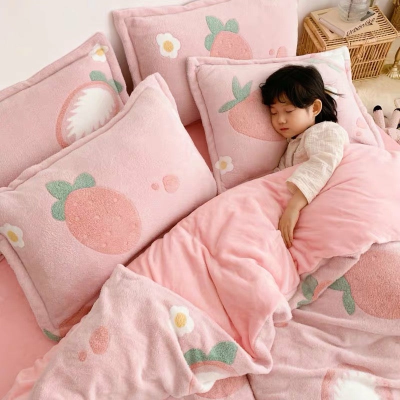 Houseware |  Kawaii Strawberry Bedding Set Houseware Houseware