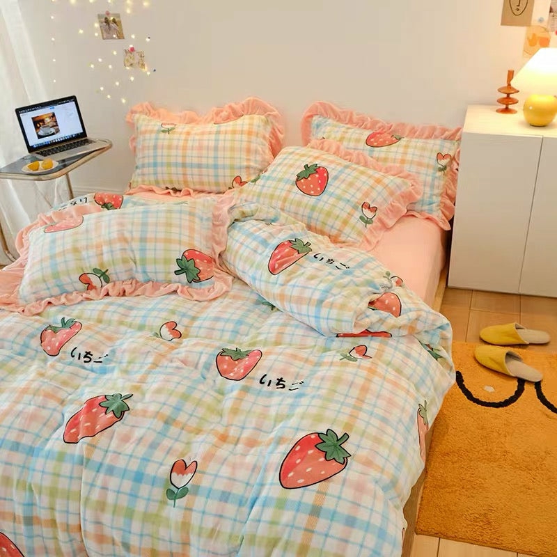 Houseware |  Plaid Strawberry Bedding Set Houseware Houseware