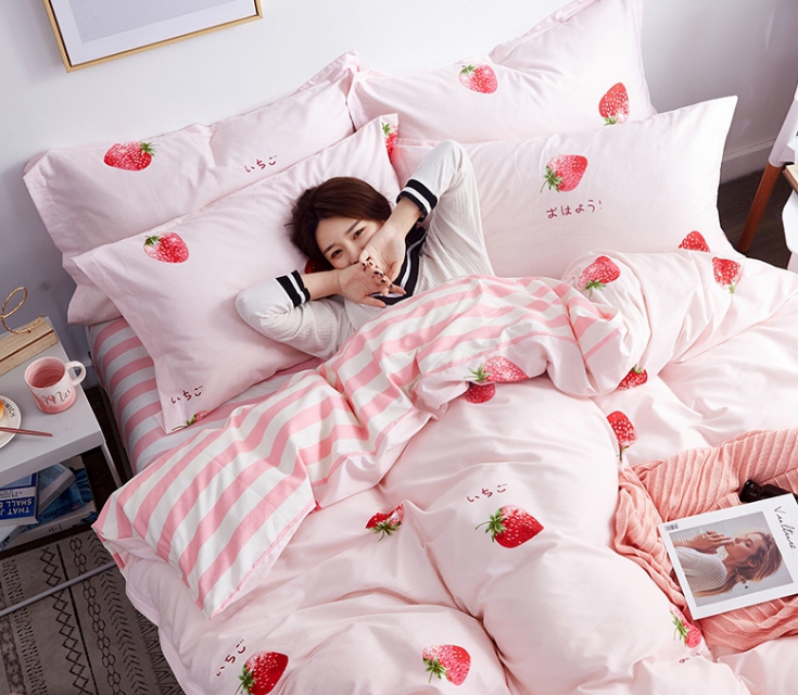 Houseware |  Stripe Strawberry Bedding Set Houseware Houseware